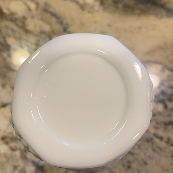 SET OF 8 MILK GLASS TUMBLERS ,GRAPE VINE PATTERN - Picture 8 of 9